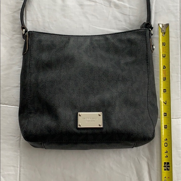 Michael Kors Jet Set Travel Messenger Bag - Picture 4 of 15